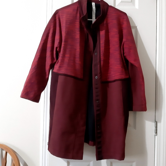 Lululemon coat - Picture 7 of 8
